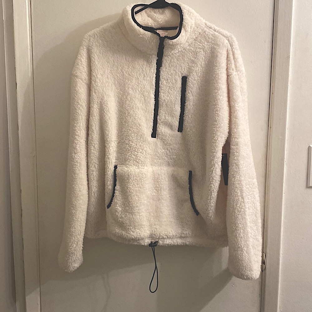 No Boundaries brand new Plush Pullover